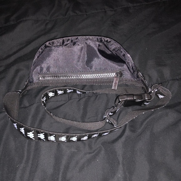 🛑 SOLD🛑Kappa Fanny Pack - Picture 3 of 3